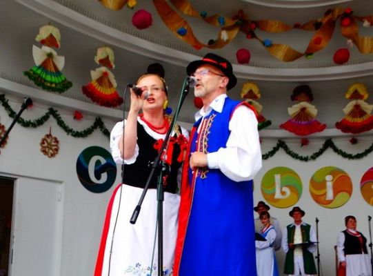 ZPiT ZL otworzył w Sopocie „Cepeliadę” i prezentował się niczym „Mazowsze”. Gigantyczna galeria zdjęć!