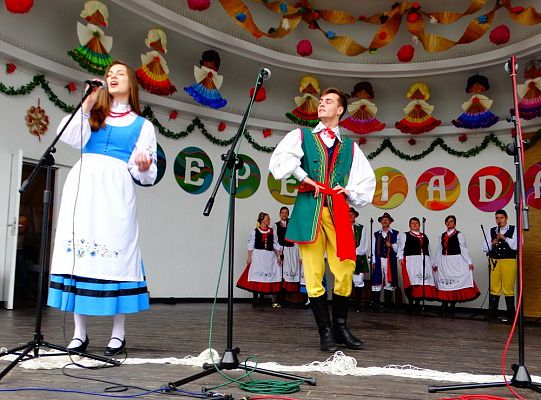 ZPiT ZL otworzył w Sopocie „Cepeliadę” i prezentował się niczym „Mazowsze”. Gigantyczna galeria zdjęć!