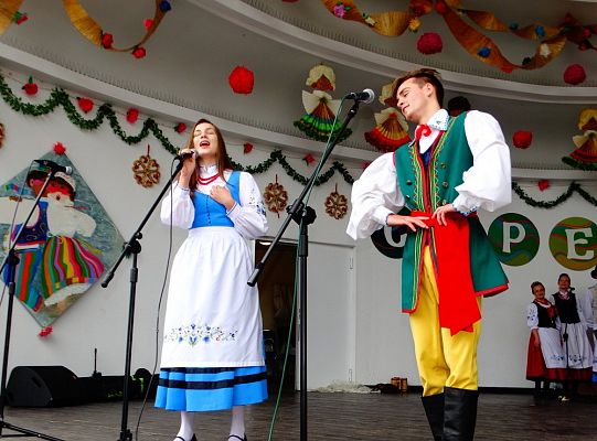 ZPiT ZL otworzył w Sopocie „Cepeliadę” i prezentował się niczym „Mazowsze”. Gigantyczna galeria zdjęć!