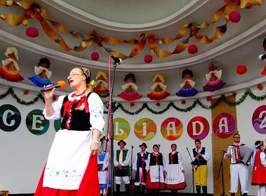 ZPiT ZL otworzył w Sopocie „Cepeliadę” i prezentował się niczym „Mazowsze”. Gigantyczna galeria zdjęć!