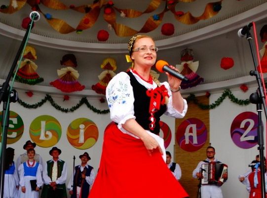 ZPiT ZL otworzył w Sopocie „Cepeliadę” i prezentował się niczym „Mazowsze”. Gigantyczna galeria zdjęć!