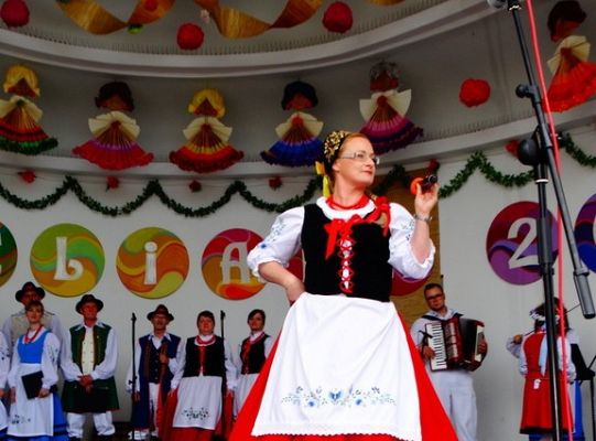 ZPiT ZL otworzył w Sopocie „Cepeliadę” i prezentował się niczym „Mazowsze”. Gigantyczna galeria zdjęć!