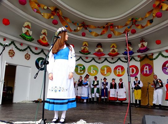 ZPiT ZL otworzył w Sopocie „Cepeliadę” i prezentował się niczym „Mazowsze”. Gigantyczna galeria zdjęć!