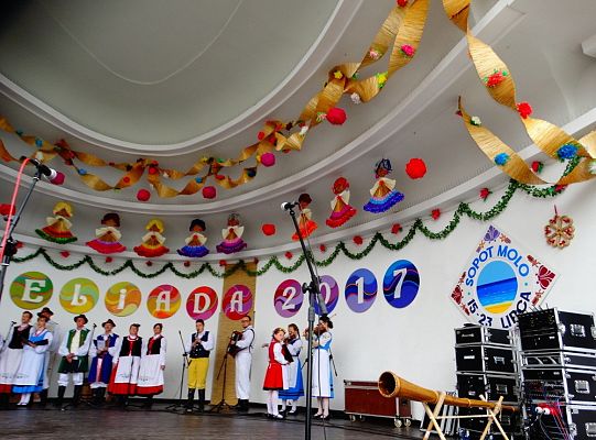 ZPiT ZL otworzył w Sopocie „Cepeliadę” i prezentował się niczym „Mazowsze”. Gigantyczna galeria zdjęć!