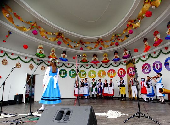 ZPiT ZL otworzył w Sopocie „Cepeliadę” i prezentował się niczym „Mazowsze”. Gigantyczna galeria zdjęć!