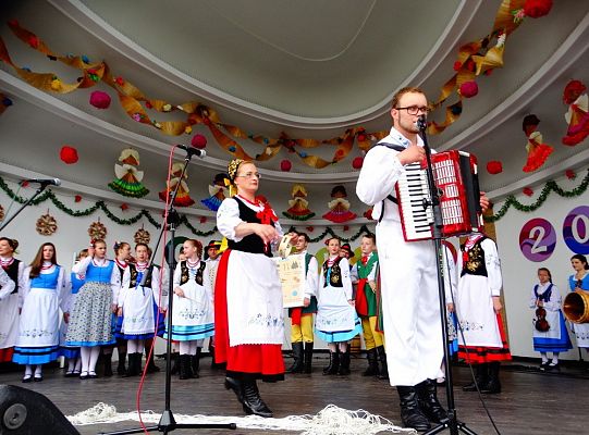 ZPiT ZL otworzył w Sopocie „Cepeliadę” i prezentował się niczym „Mazowsze”. Gigantyczna galeria zdjęć!