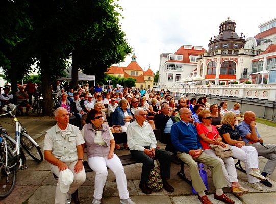 ZPiT ZL otworzył w Sopocie „Cepeliadę” i prezentował się niczym „Mazowsze”. Gigantyczna galeria zdjęć!