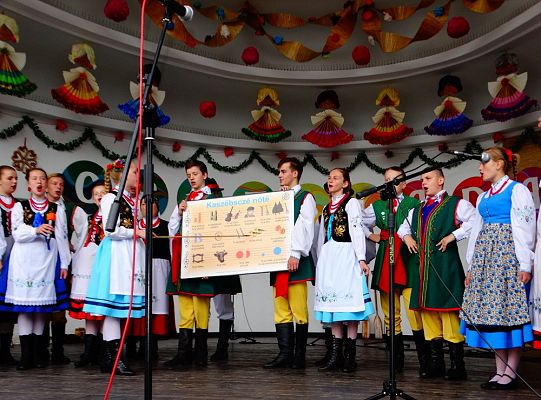 ZPiT ZL otworzył w Sopocie „Cepeliadę” i prezentował się niczym „Mazowsze”. Gigantyczna galeria zdjęć!