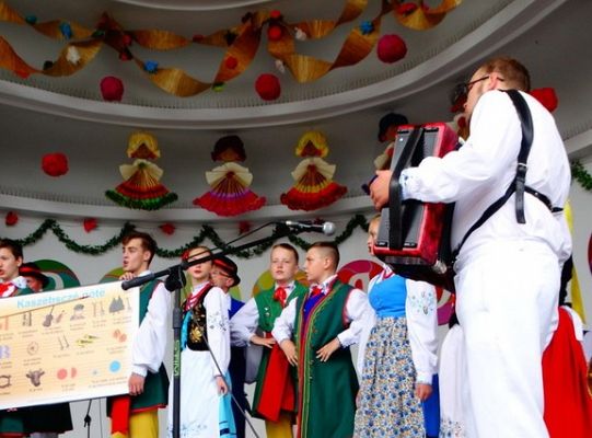 ZPiT ZL otworzył w Sopocie „Cepeliadę” i prezentował się niczym „Mazowsze”. Gigantyczna galeria zdjęć!