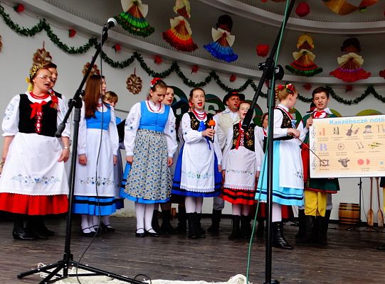 ZPiT ZL otworzył w Sopocie „Cepeliadę” i prezentował się niczym „Mazowsze”. Gigantyczna galeria zdjęć!