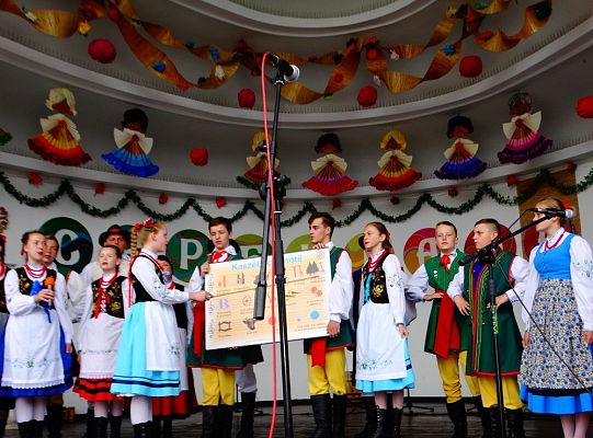 ZPiT ZL otworzył w Sopocie „Cepeliadę” i prezentował się niczym „Mazowsze”. Gigantyczna galeria zdjęć!