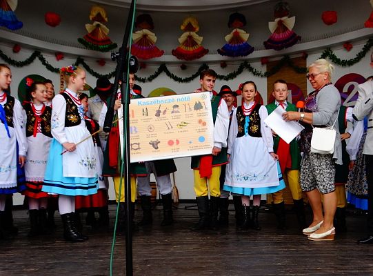 ZPiT ZL otworzył w Sopocie „Cepeliadę” i prezentował się niczym „Mazowsze”. Gigantyczna galeria zdjęć!