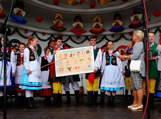 ZPiT ZL otworzył w Sopocie „Cepeliadę” i prezentował się niczym „Mazowsze”. Gigantyczna galeria zdjęć!