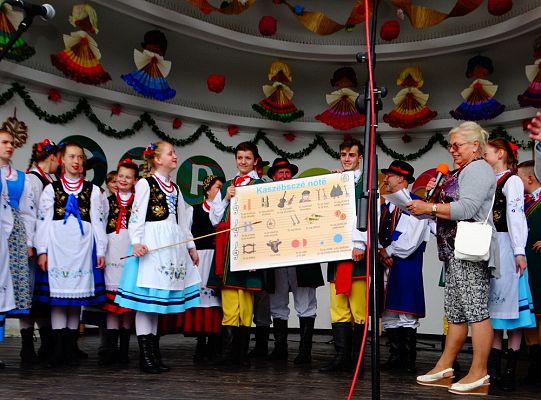 ZPiT ZL otworzył w Sopocie „Cepeliadę” i prezentował się niczym „Mazowsze”. Gigantyczna galeria zdjęć!