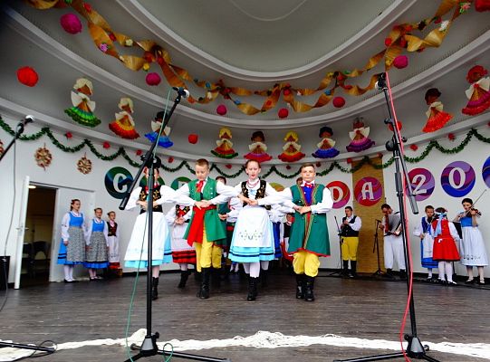 ZPiT ZL otworzył w Sopocie „Cepeliadę” i prezentował się niczym „Mazowsze”. Gigantyczna galeria zdjęć!