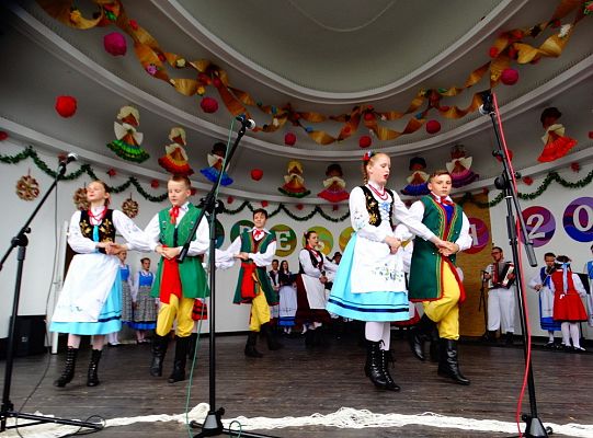 ZPiT ZL otworzył w Sopocie „Cepeliadę” i prezentował się niczym „Mazowsze”. Gigantyczna galeria zdjęć!