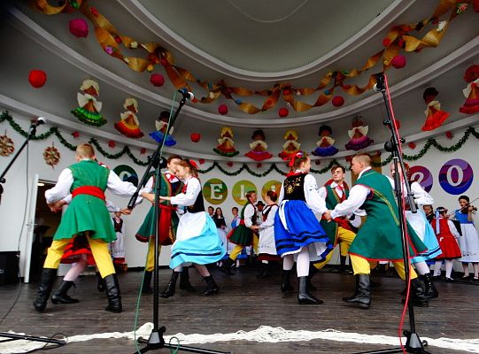 ZPiT ZL otworzył w Sopocie „Cepeliadę” i prezentował się niczym „Mazowsze”. Gigantyczna galeria zdjęć!