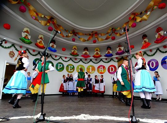 ZPiT ZL otworzył w Sopocie „Cepeliadę” i prezentował się niczym „Mazowsze”. Gigantyczna galeria zdjęć!