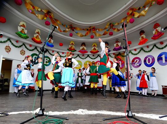 ZPiT ZL otworzył w Sopocie „Cepeliadę” i prezentował się niczym „Mazowsze”. Gigantyczna galeria zdjęć!