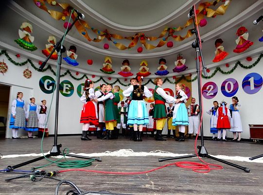 ZPiT ZL otworzył w Sopocie „Cepeliadę” i prezentował się niczym „Mazowsze”. Gigantyczna galeria zdjęć!