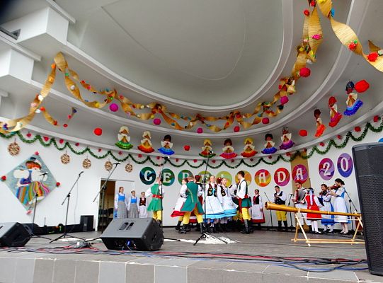 ZPiT ZL otworzył w Sopocie „Cepeliadę” i prezentował się niczym „Mazowsze”. Gigantyczna galeria zdjęć!