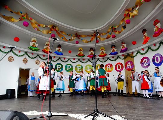 ZPiT ZL otworzył w Sopocie „Cepeliadę” i prezentował się niczym „Mazowsze”. Gigantyczna galeria zdjęć!