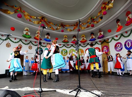 ZPiT ZL otworzył w Sopocie „Cepeliadę” i prezentował się niczym „Mazowsze”. Gigantyczna galeria zdjęć!