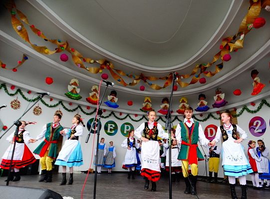 ZPiT ZL otworzył w Sopocie „Cepeliadę” i prezentował się niczym „Mazowsze”. Gigantyczna galeria zdjęć!