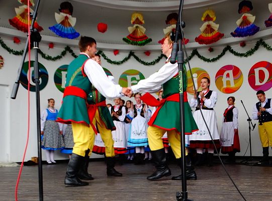ZPiT ZL otworzył w Sopocie „Cepeliadę” i prezentował się niczym „Mazowsze”. Gigantyczna galeria zdjęć!