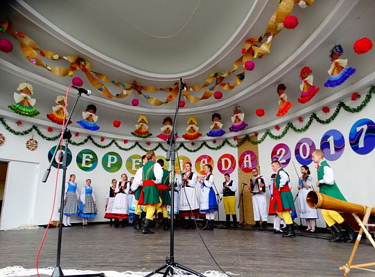 ZPiT ZL otworzył w Sopocie „Cepeliadę” i prezentował się niczym „Mazowsze”. Gigantyczna galeria zdjęć!