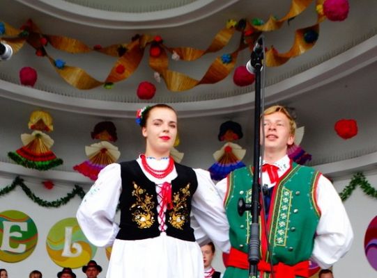 ZPiT ZL otworzył w Sopocie „Cepeliadę” i prezentował się niczym „Mazowsze”. Gigantyczna galeria zdjęć!