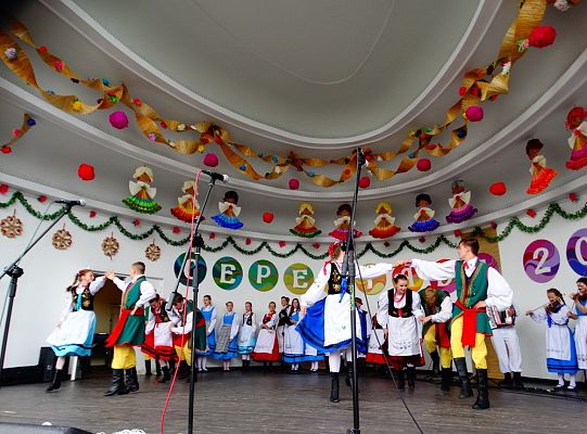 ZPiT ZL otworzył w Sopocie „Cepeliadę” i prezentował się niczym „Mazowsze”. Gigantyczna galeria zdjęć!