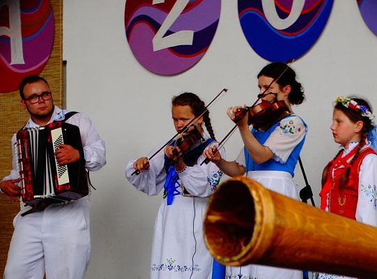 ZPiT ZL otworzył w Sopocie „Cepeliadę” i prezentował się niczym „Mazowsze”. Gigantyczna galeria zdjęć!