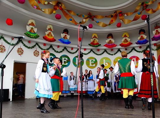 ZPiT ZL otworzył w Sopocie „Cepeliadę” i prezentował się niczym „Mazowsze”. Gigantyczna galeria zdjęć!