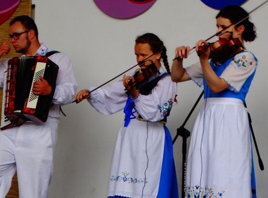 ZPiT ZL otworzył w Sopocie „Cepeliadę” i prezentował się niczym „Mazowsze”. Gigantyczna galeria zdjęć!