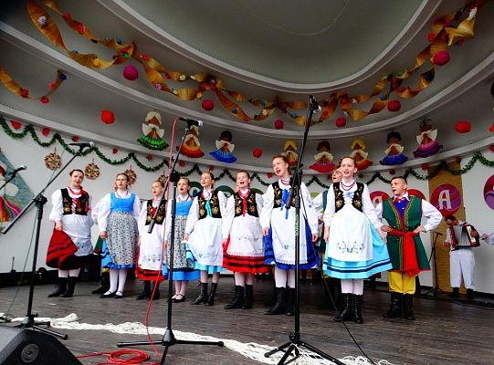 ZPiT ZL otworzył w Sopocie „Cepeliadę” i prezentował się niczym „Mazowsze”. Gigantyczna galeria zdjęć!