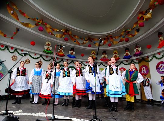 ZPiT ZL otworzył w Sopocie „Cepeliadę” i prezentował się niczym „Mazowsze”. Gigantyczna galeria zdjęć!