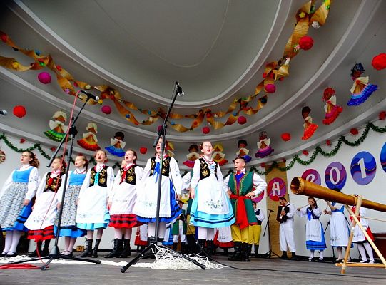 ZPiT ZL otworzył w Sopocie „Cepeliadę” i prezentował się niczym „Mazowsze”. Gigantyczna galeria zdjęć!