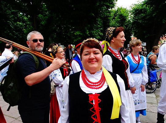 ZPiT ZL otworzył w Sopocie „Cepeliadę” i prezentował się niczym „Mazowsze”. Gigantyczna galeria zdjęć!