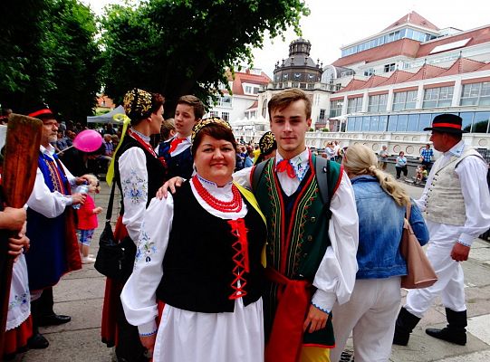 ZPiT ZL otworzył w Sopocie „Cepeliadę” i prezentował się niczym „Mazowsze”. Gigantyczna galeria zdjęć!