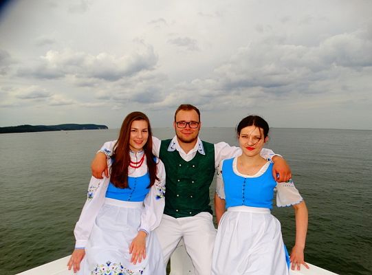 ZPiT ZL otworzył w Sopocie „Cepeliadę” i prezentował się niczym „Mazowsze”. Gigantyczna galeria zdjęć!