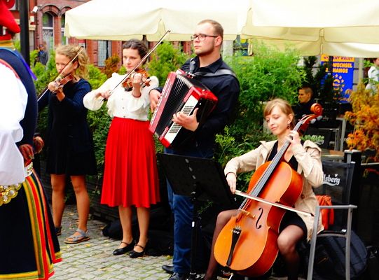 Jesteś na lęborskim „Weselu”. Dziś bawisz się razem z nami! – luka informacyjna