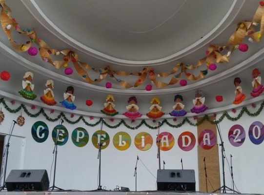 Cepeliadę w telefonie oglądać wypada....