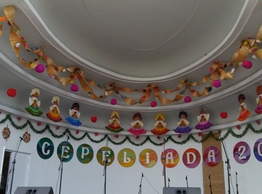 Cepeliadę w telefonie oglądać wypada....