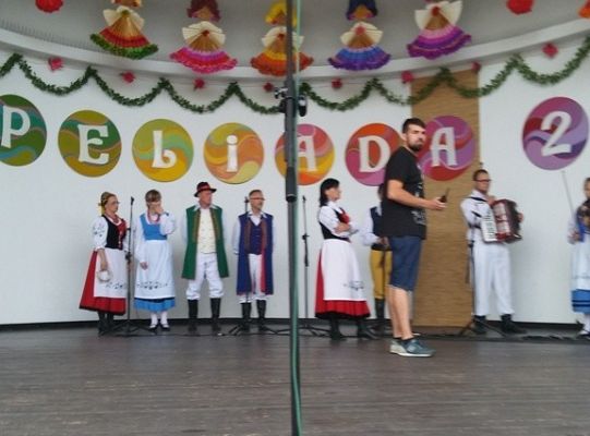 Cepeliadę w telefonie oglądać wypada....