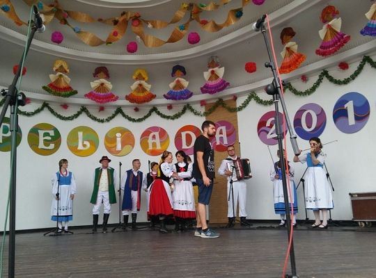 Cepeliadę w telefonie oglądać wypada....