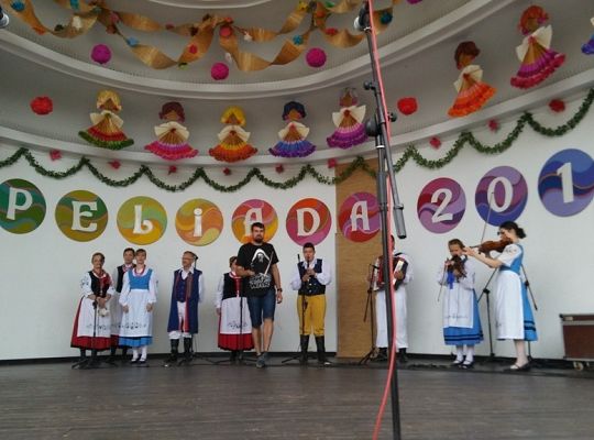 Cepeliadę w telefonie oglądać wypada....