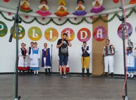 Cepeliadę w telefonie oglądać wypada....