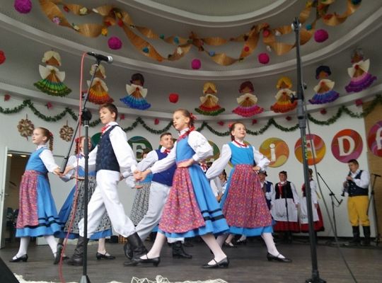 Cepeliadę w telefonie oglądać wypada....