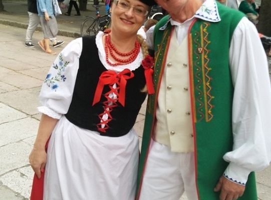 Cepeliadę w telefonie oglądać wypada....